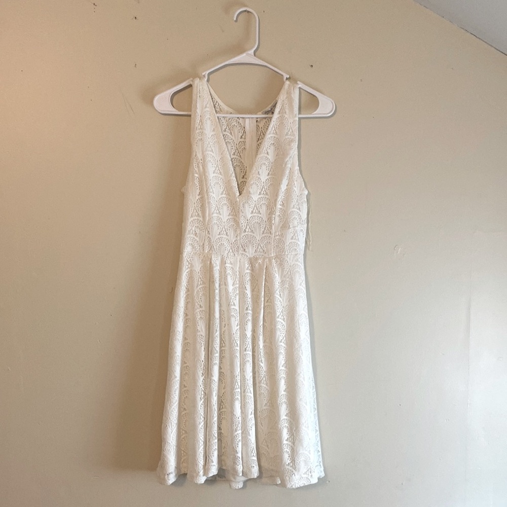 Size M Charlottes Russe white lace dress
